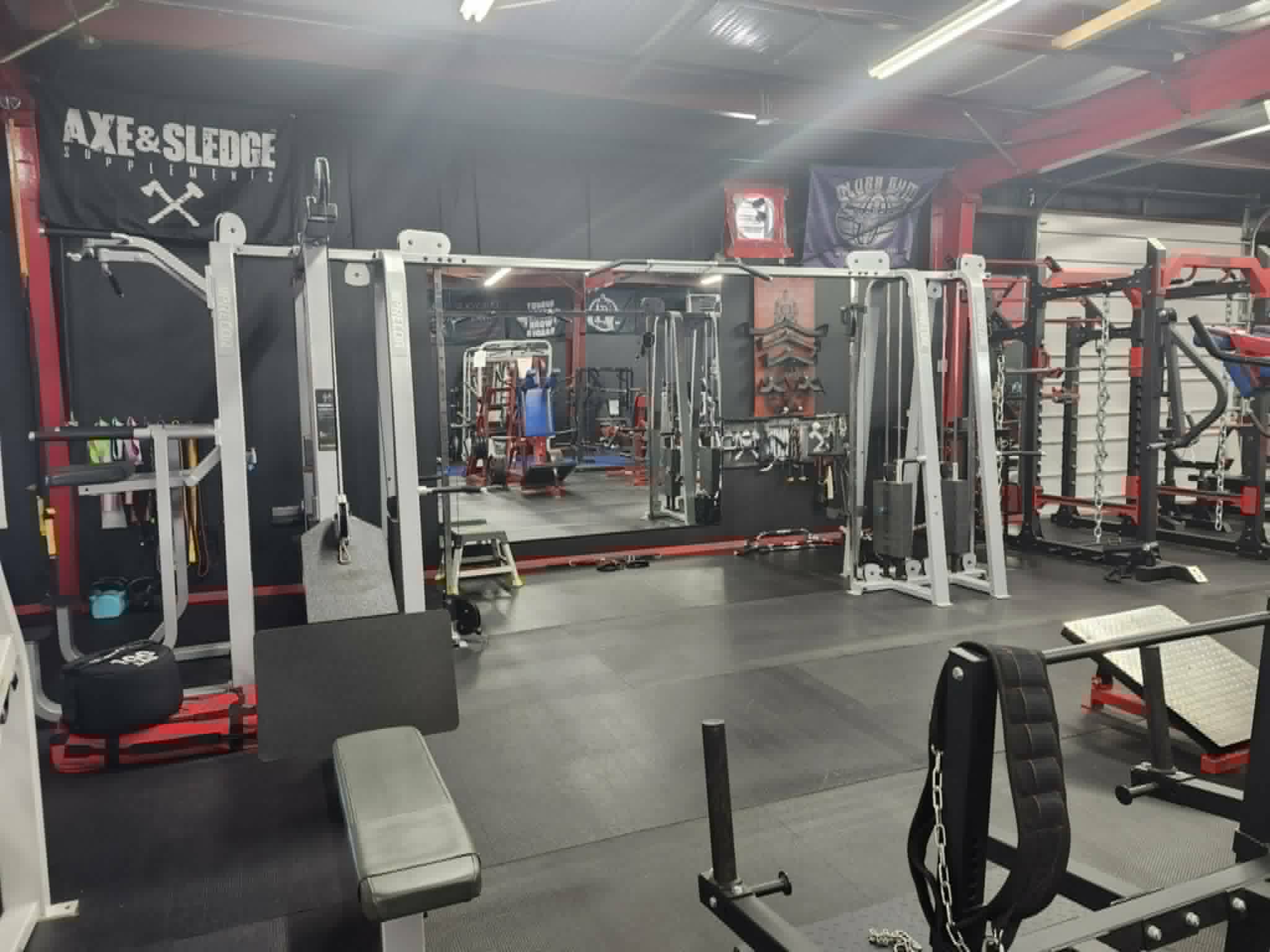 Heavyweights Cable Crossover and Smith Machine
